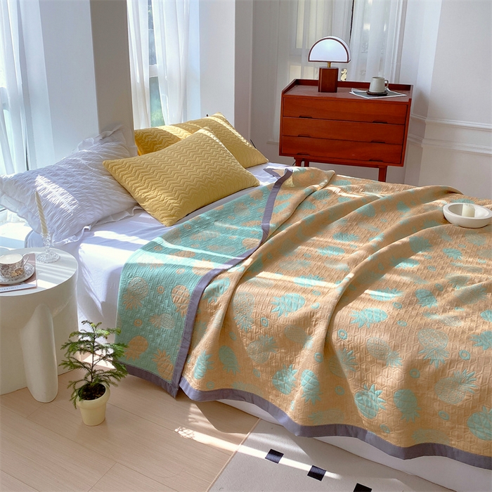 91家纺网 家纺一手货源 找家纺 萌飞 2025新款a类全棉三层纱多功能毛巾被盖毯床单夏被空调被 菠萝气泡-黄