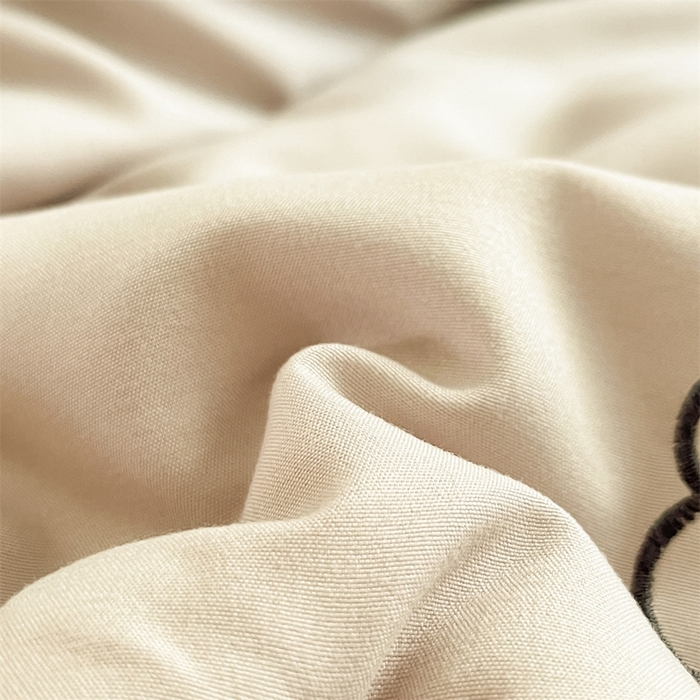 91家纺网 家纺一手货源 找家纺 盛秋家纺 2026新款A类水洗棉刺绣夏被 山灰云朵