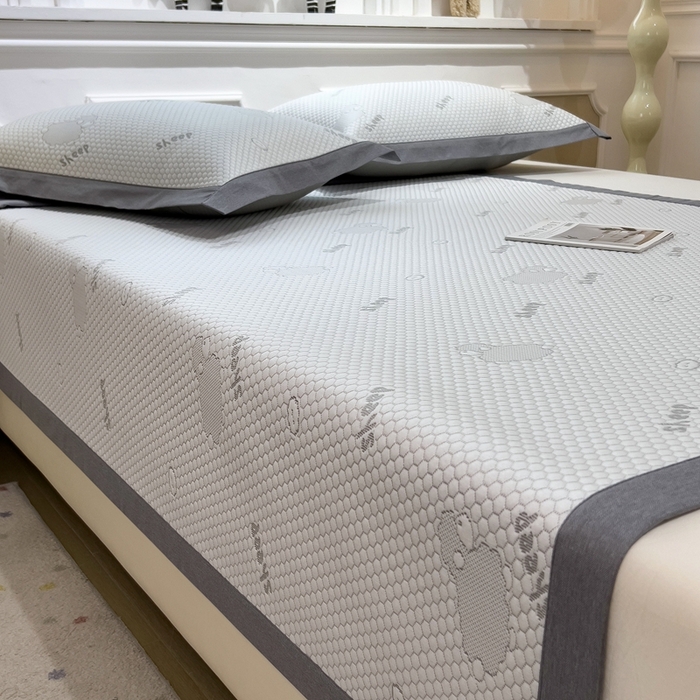 91家纺网 家纺一手货源 找家纺 卡初家居（原微来） 2025新款舒睡冰豆豆抱抱龙系列席子凉席 sheep sheep-灰（床席款）