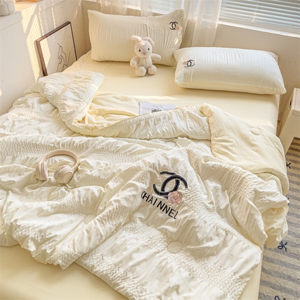 91家纺网 家纺一手货源 找家纺 （总）灰鲸 2025新款泡泡纱艾丽莎刺绣夏被四件套系列