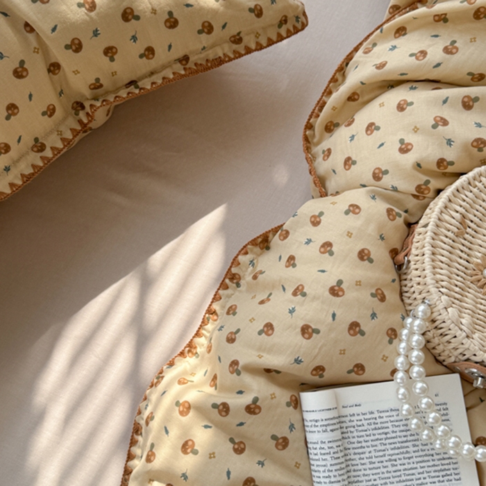 91家纺网 家纺一手货源 找家纺 金丝鸟家纺 2025新款全棉双层纱贝壳边四件套花卉系列 蘑菇园