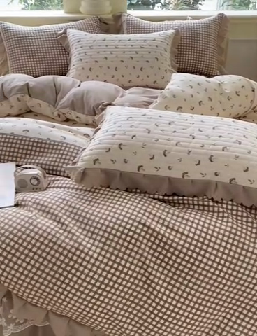 91家纺网 家纺一手货源 找家纺 珍爱家纺 2025新款A类针织棉双层纱夹棉床盖床裙花边单件三件四件套蘑菇