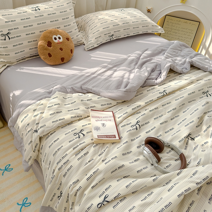 91家纺网 家纺一手货源 找家纺 芯恋家居 2025新款针织棉双层纱夏被夏被四件套 简约蝴蝶结