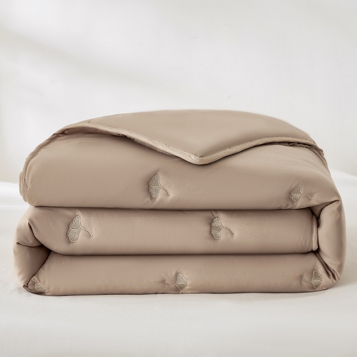 91家纺网 家纺一手货源 找家纺 萌飞 2025新款A类亲肤大豆棉刺绣夏被四件套 银杏叶驼