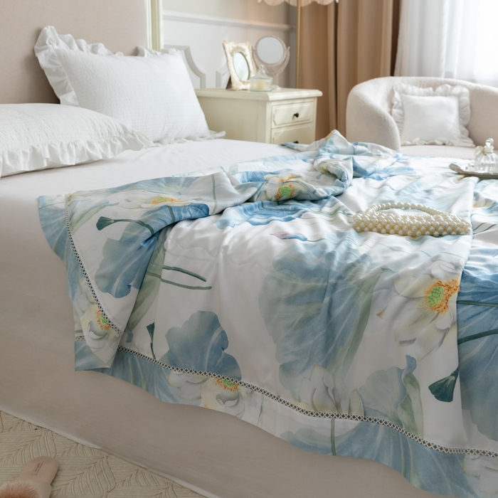 91家纺网 家纺一手货源 找家纺 棉生活家纺 2025新款春夏莫代尔天丝夏被 惊鸿仙子