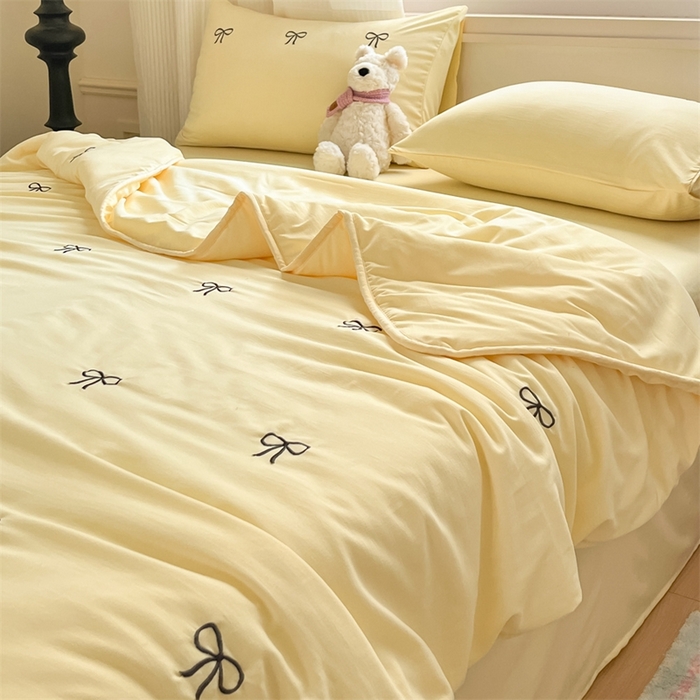 91家纺网 家纺一手货源 找家纺 盛秋家纺 2026新款A类水洗棉刺绣夏被 奶黄蝴蝶结