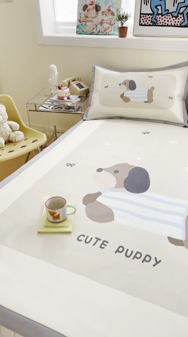 91家纺网 家纺一手货源 找家纺 川悦生活 2025新款大版凉感冰丝席三件套 蜡笔狗仔