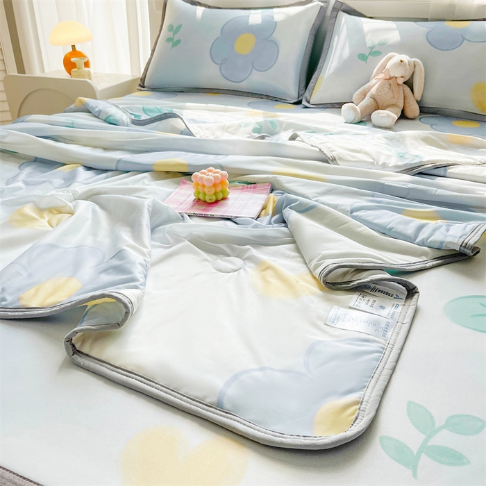 91家纺网 家纺一手货源 找家纺 2025新款A类碳光冰丝印花凉席学生床席空调被夏被四件套配送买家秀 花语