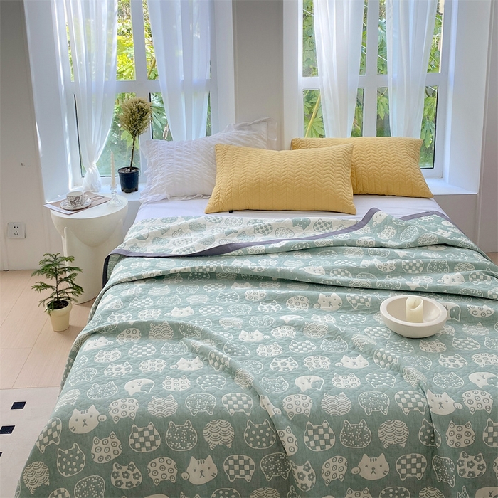 91家纺网 家纺一手货源 找家纺 九沐良品 2025新款A类全棉三层纱多功能毛巾被盖毯床单夏被 百变猫咪-绿