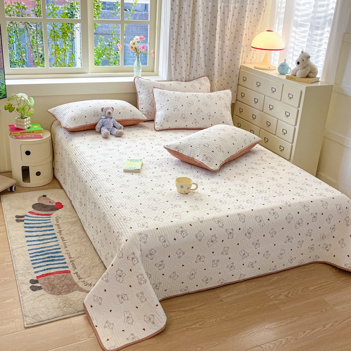 91家纺网 家纺一手货源 找家纺 857家居 2025新款针织双层纱床盖三件套 顽皮小熊