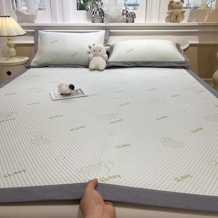 91家纺网 家纺一手货源 找家纺 （总）卡初家居（原微来） 2025新款舒睡冰豆豆抱抱龙系列席子凉席