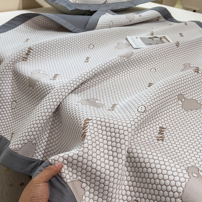 91家纺网 家纺一手货源 找家纺 卡初家居（原微来） 2025新款舒睡冰豆豆抱抱龙系列席子凉席 sheep sheep-咖（床席款）