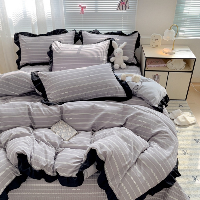 91家纺网 家纺一手货源 找家纺 富米莱（原臻工厂）2025新款A类针织双层纱赫本风床盖四件套 灰色条纹