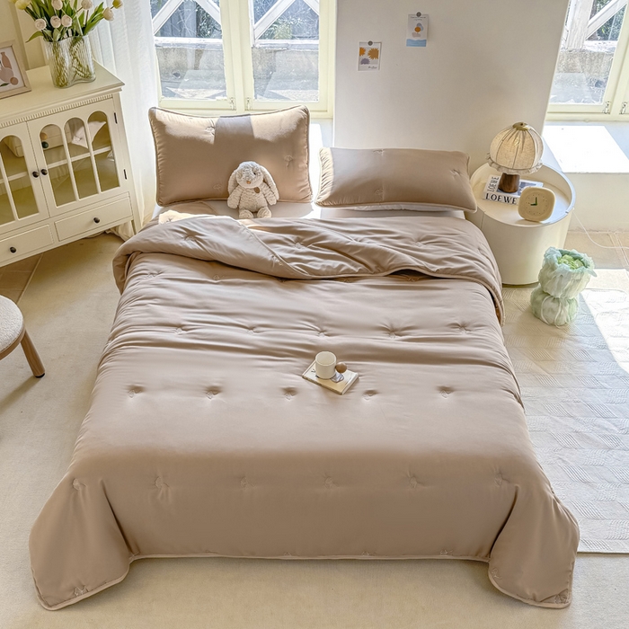 91家纺网 家纺一手货源 找家纺 萌飞 2025新款A类亲肤大豆棉刺绣夏被四件套 银杏叶驼