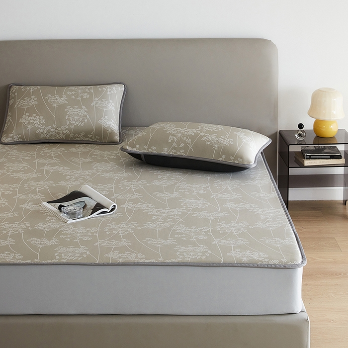 91家纺网 家纺一手货源 找家纺 千朵森 2025新款冰岛冰感丝床笠款凉席三件套-风格一 冰岛-浅茶杏