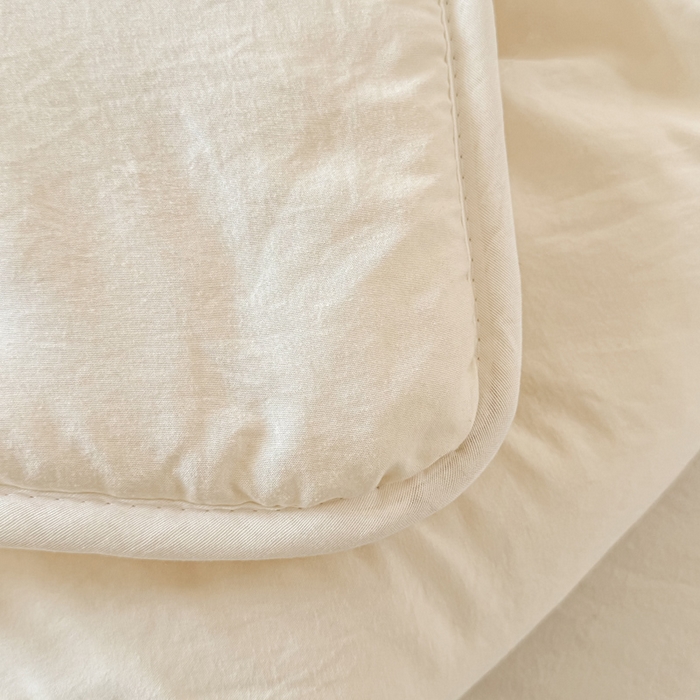 91家纺网 家纺一手货源 找家纺 萌飞 2025新款A类亲肤大豆棉刺绣夹棉床笠床褥学生床垫 蝴蝶结白