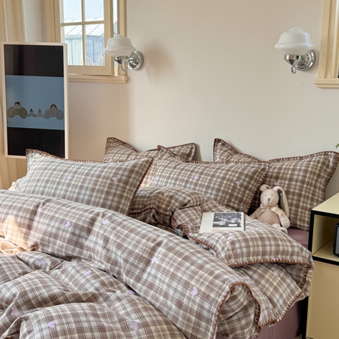 91家纺网 家纺一手货源 找家纺 金丝鸟家纺 2025新款全棉双层纱贝壳边四件套格子系列 复古棕格