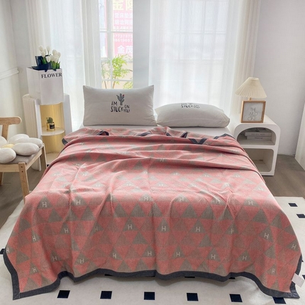 91家纺网 家纺一手货源 找家纺 萌飞 2025新款a类全棉三层纱多功能毛巾被盖毯床单夏被空调被 H粉