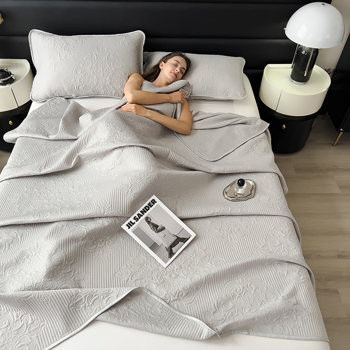 91家纺网 家纺一手货源 找家纺 世纪绒品 2025新款A类凉感科技欧式多功能夏被床单盖毯 欧式-银霜浅灰