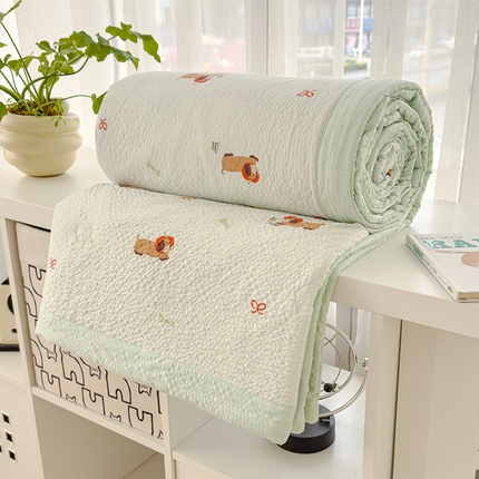 91家纺网 家纺一手货源 找家纺 2025新款A类印花泡泡纱大豆夏凉被被子被芯 腊肠狗