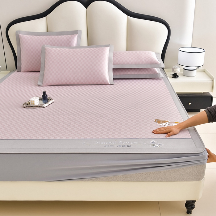 91家纺网 家纺一手货源 找家纺 小牛席业 2025新款棋盘格-冰丝清凉席系列（床笠款）凉席藤席冰藤席冰丝席竹席空调席草席乳胶席豆豆席三件套 粉色