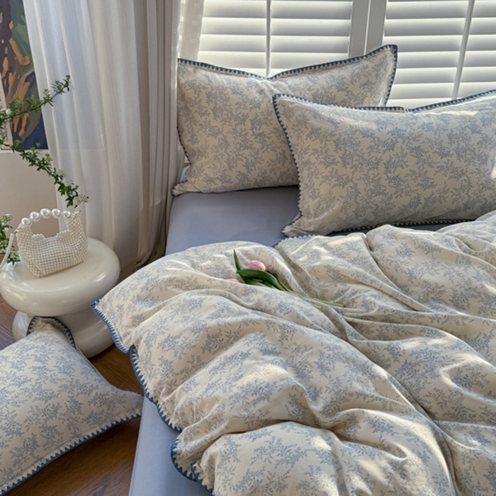 91家纺网 家纺一手货源 找家纺 金丝鸟家纺 2025新款全棉双层纱贝壳边四件套花卉系列 蓝色枝丫