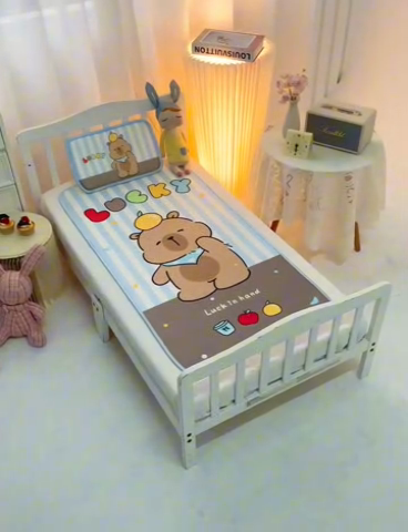 91家纺网 家纺一手货源 找家纺 八零年代 2025新品云柔牛奶丝儿童凉席套件条纹卡皮