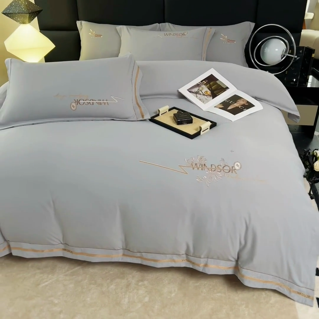 91家纺网 家纺一手货源 找家纺 曲之慕 2025新品四季款高端刺绣四件套简约可水洗轻奢纯色刺绣四件套 蒂尔高级灰