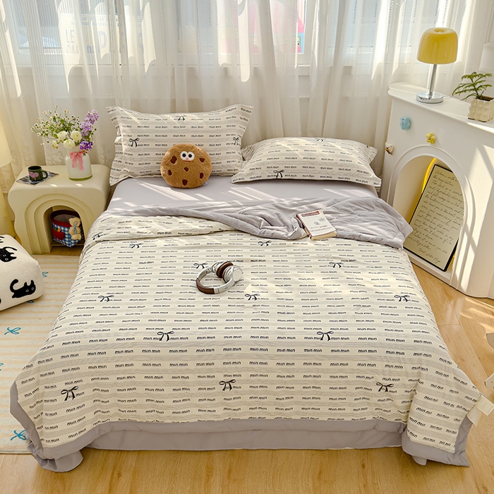 91家纺网 家纺一手货源 找家纺 芯恋家居 2025新款针织棉双层纱夏被夏被四件套 简约蝴蝶结