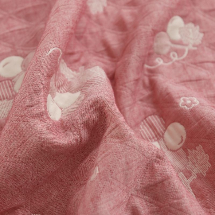 91家纺网 家纺一手货源 找家纺 九沐良品 2025新款A类全棉三层纱多功能毛巾被盖毯床单夏被 葡萄粉