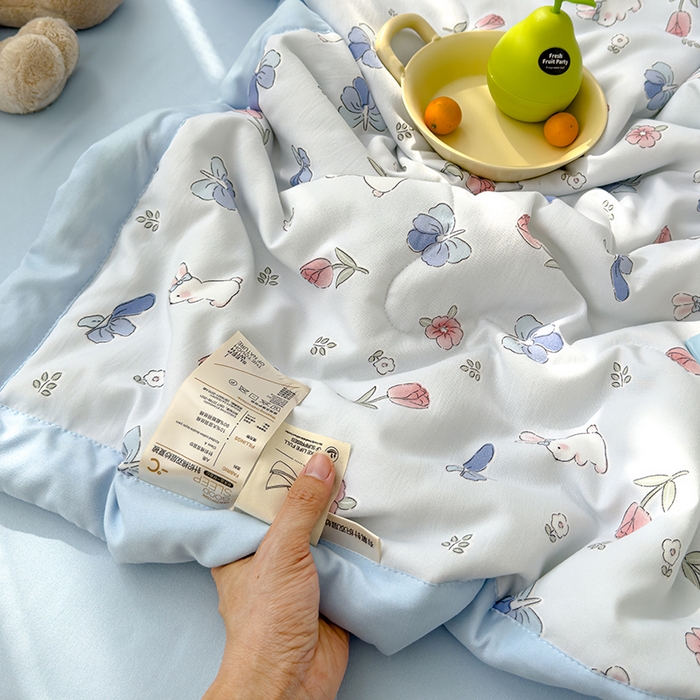 91家纺网 家纺一手货源 找家纺 芯恋家居 2025新款针织棉双层纱夏被夏被四件套 花园小兔