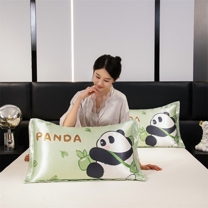 91家纺网 家纺一手货源 找家纺 梦舒羽 2025新款可水洗冰丝卡通枕套宿舍48x74cm单人凉爽枕头套 熊猫宝贝