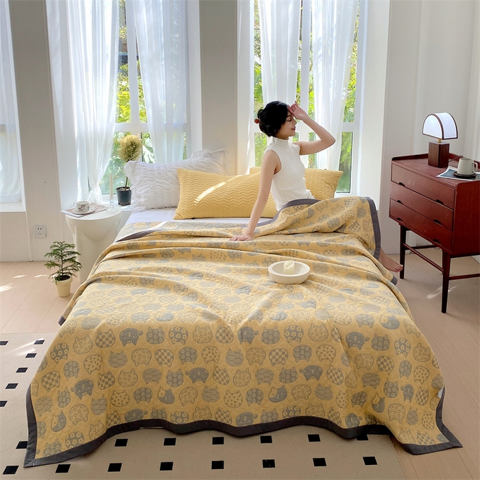 91家纺网 家纺一手货源 找家纺 萌飞 2025新款a类全棉三层纱多功能毛巾被盖毯床单夏被空调被 百变猫咪-黄