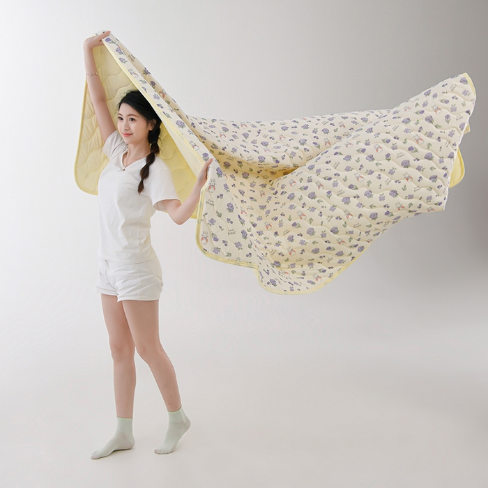 91家纺网 家纺一手货源 找家纺 圣楚 2025新款梦境凉感丝夏凉被 b花颜悦色