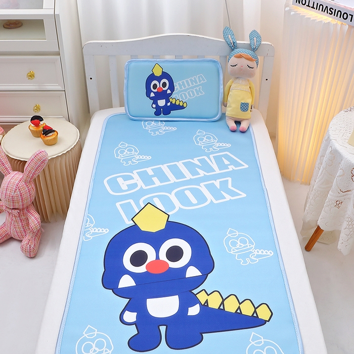 91家纺网 家纺一手货源 找家纺 八零年代 2025新品云柔牛奶丝儿童凉席套件恐龙王子