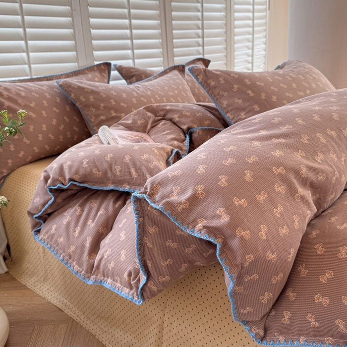 91家纺网 家纺一手货源 找家纺 金丝鸟家纺 2025新款全棉双层纱贝壳边四件套花卉系列 糖果球