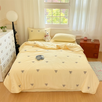盛秋家纺 2026新款A类水洗棉刺绣夏被 奶黄蝴蝶结