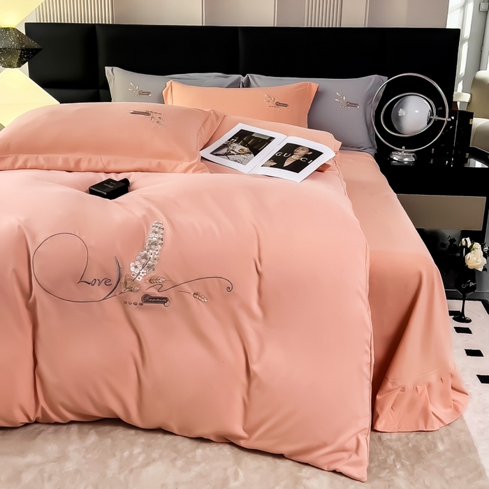 91家纺网 家纺一手货源 找家纺 曲之慕 2025新品四季款高端刺绣四件套简约可水洗轻奢纯色刺绣四件套 大麦仙女粉