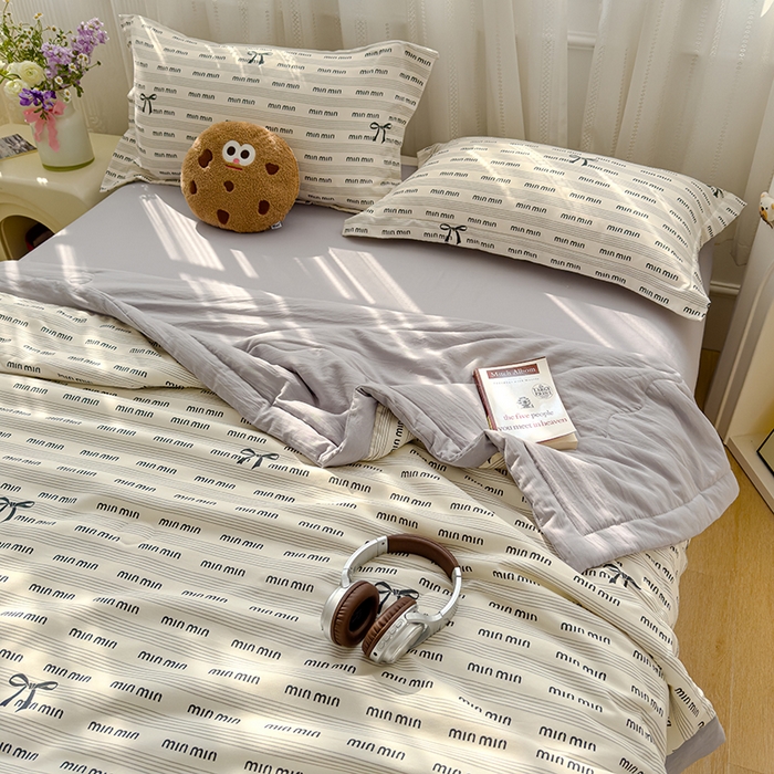 91家纺网 家纺一手货源 找家纺 芯恋家居 2025新款针织棉双层纱夏被夏被四件套 简约蝴蝶结