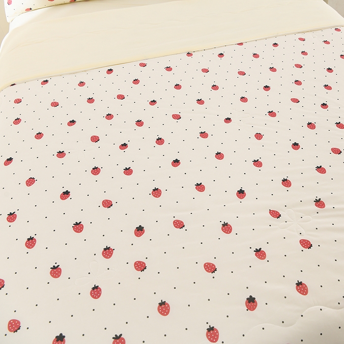 91家纺网 家纺一手货源 找家纺 圣楚 2025新款优雅凉感丝夏被 清新草莓