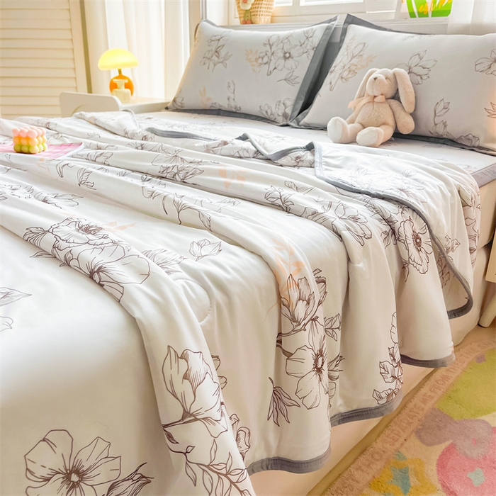 91家纺网 家纺一手货源 找家纺 2025新款A类碳光冰丝印花凉席学生床席空调被夏被四件套配送买家秀 花枝