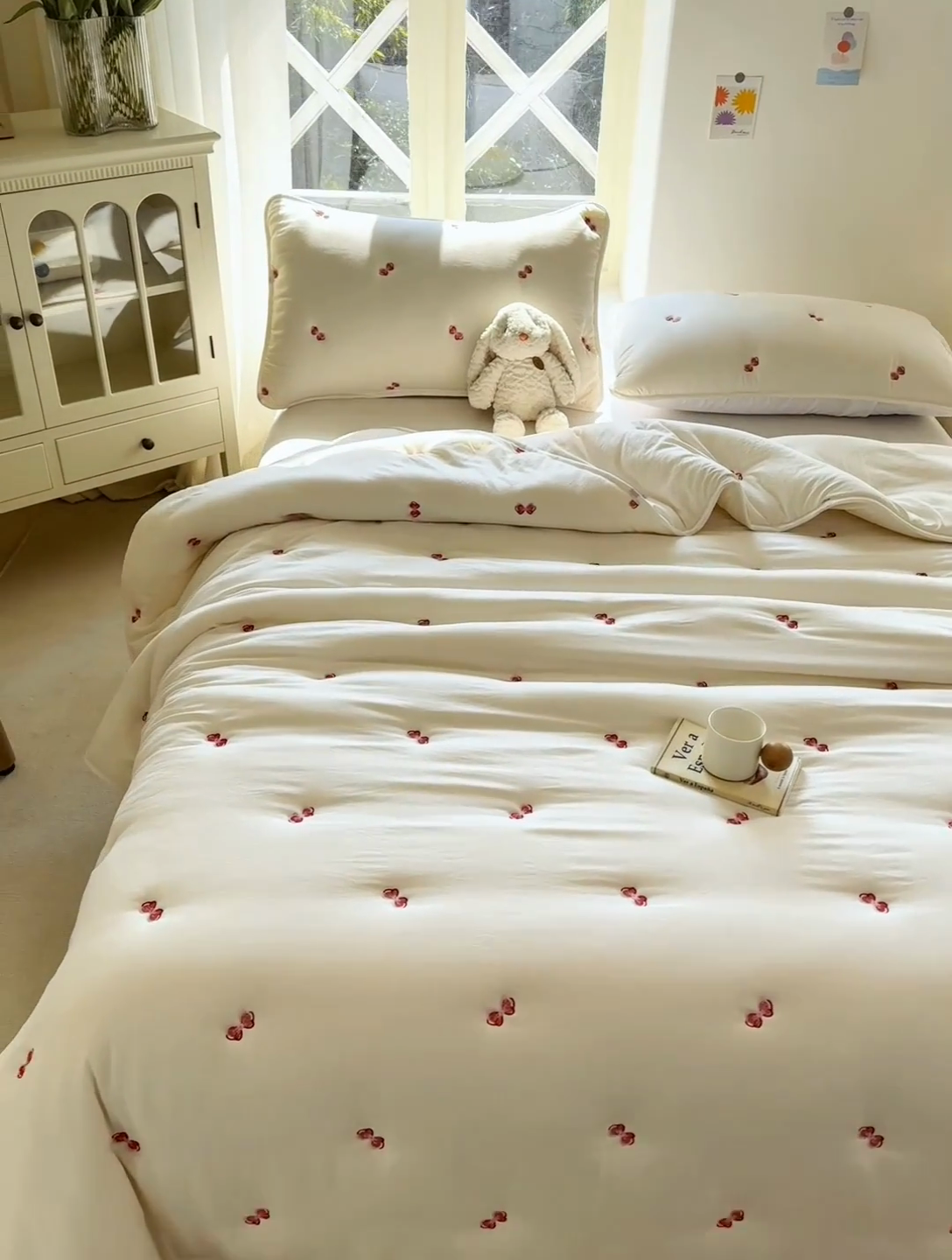 91家纺网 家纺一手货源 找家纺 萌飞 2025新款A类亲肤大豆棉刺绣夏被四件套 蝴蝶结白