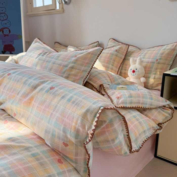 91家纺网 家纺一手货源 找家纺 金丝鸟家纺 2025新款全棉双层纱贝壳边四件套格子系列 七彩方格