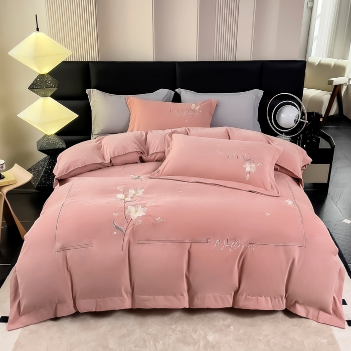 91家纺网 家纺一手货源 找家纺 曲之慕 2025新品四季款高端刺绣四件套简约可水洗轻奢纯色刺绣四件套 流光仙女粉