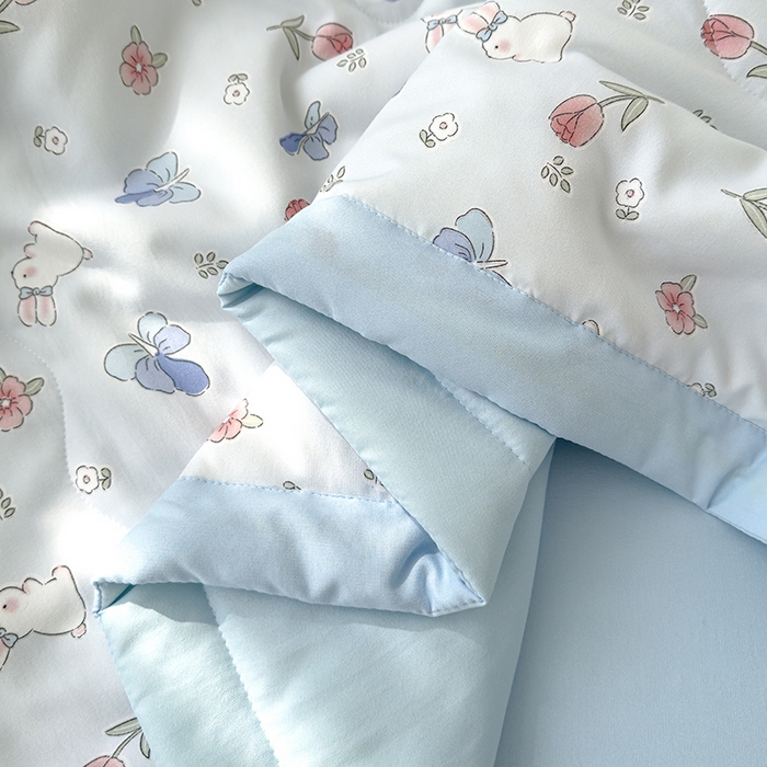 91家纺网 家纺一手货源 找家纺 芯恋家居 2025新款针织棉双层纱夏被夏被四件套 花园小兔