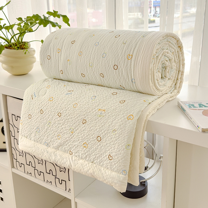 91家纺网 家纺一手货源 找家纺 2025新款A类印花泡泡纱大豆夏凉被被子被芯 爱心