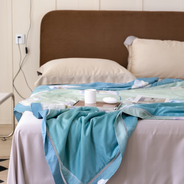 91家纺网 家纺一手货源 找家纺 棉生活家纺 2025新款春夏莫代尔天丝夏被 浮蕊绿