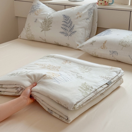 91家纺网 家纺一手货源 找家纺 莱登卡奴 2025新款A类全棉双层纱100%棉花芯夏被 藤亦