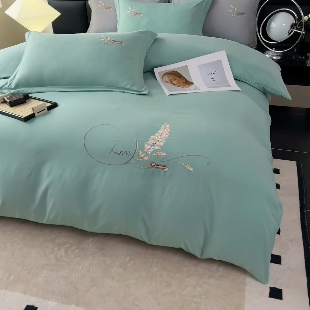 91家纺网 家纺一手货源 找家纺 曲之慕 2025新品四季款高端刺绣四件套简约可水洗轻奢纯色刺绣四件套 大麦浅绿