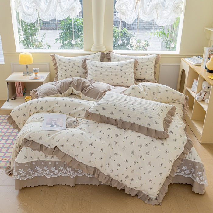 91家纺网 家纺一手货源 找家纺 珍爱家纺 2025新款A类针织棉双层纱夹棉床盖床裙花边单件三件四件套宝贝熊